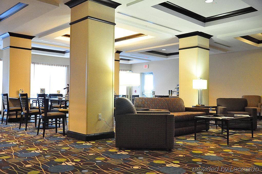 Holiday Inn Express Hotel & Suites Fort Myers East - The Forum, An Ihg Hotel מראה פנימי תמונה